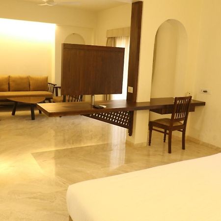 The Pavillion Hotel Kolhapur Exterior photo