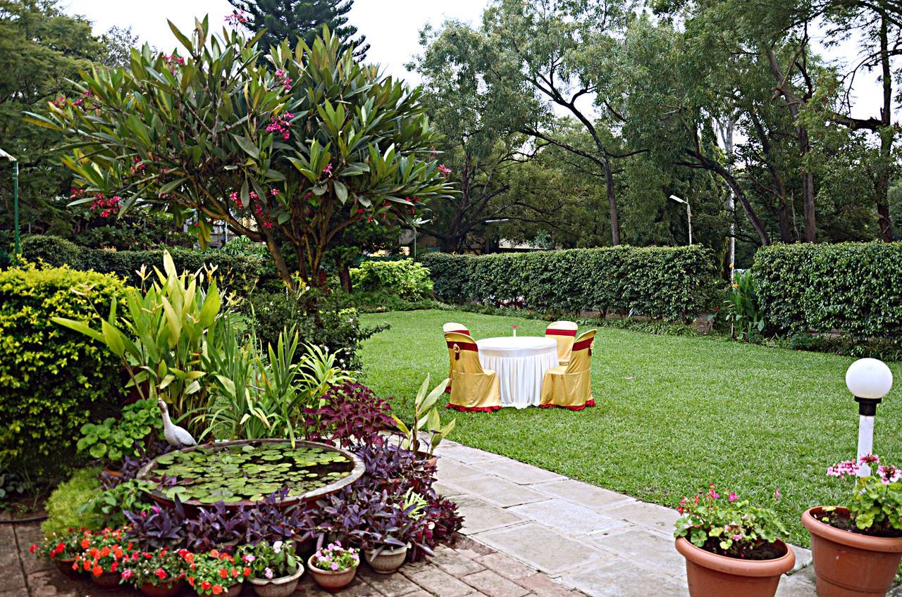 The Pavillion Hotel Kolhapur Exterior photo