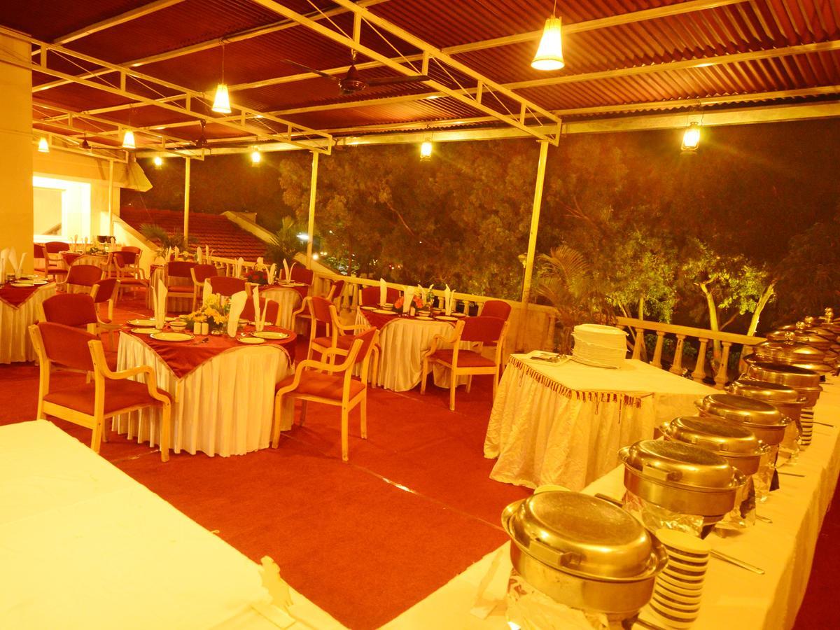 The Pavillion Hotel Kolhapur Exterior photo