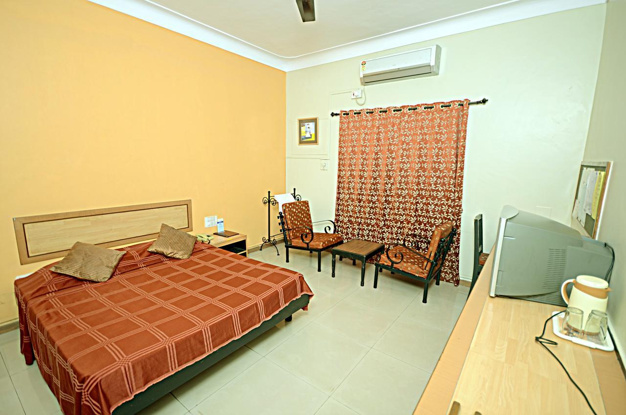 The Pavillion Hotel Kolhapur Exterior photo
